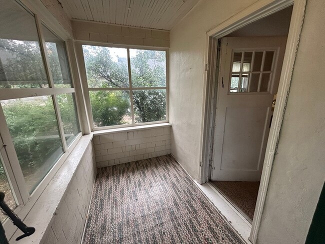 Building Photo - Charming 2 bedroom 1 bath home!