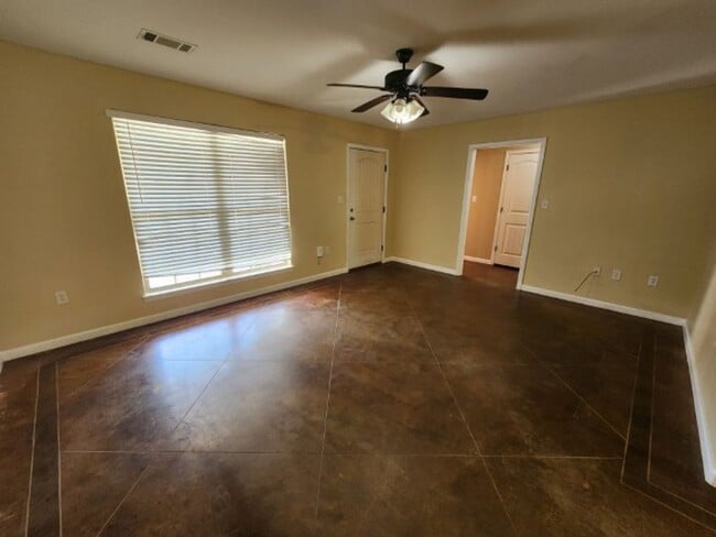 Building Photo - 9 Wilma Ln