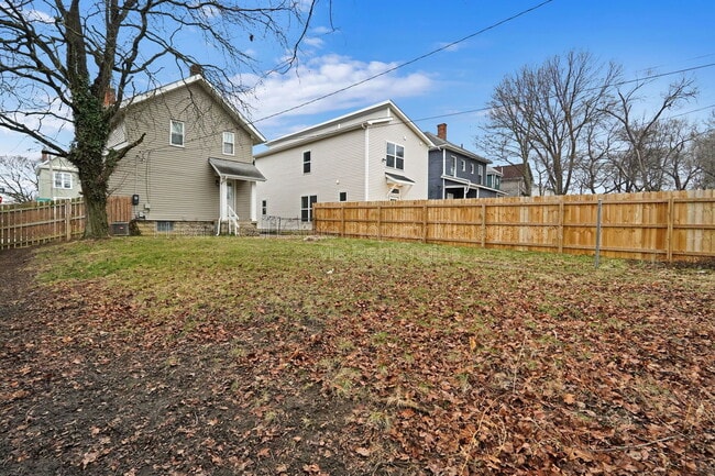 Building Photo - 914 Ellsworth Ave