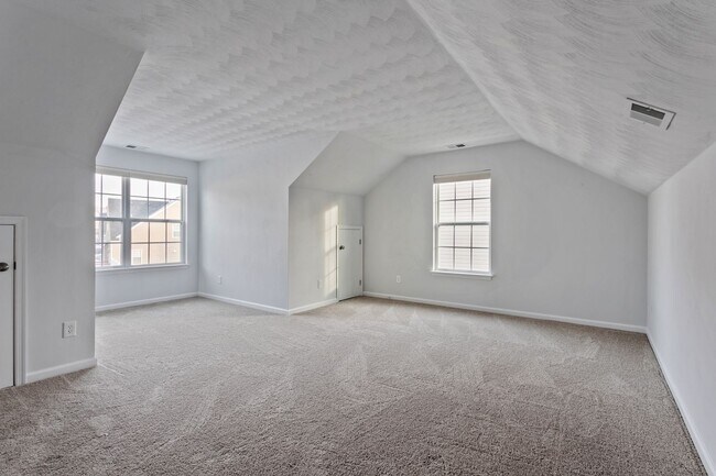 Building Photo - 60 Manilla Ln