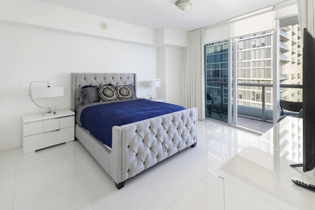 Building Photo - 485 Brickell Ave