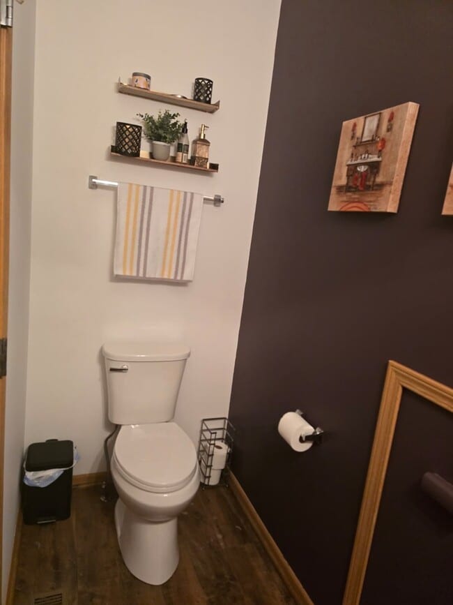 Building Photo - 549 S Jade Ln