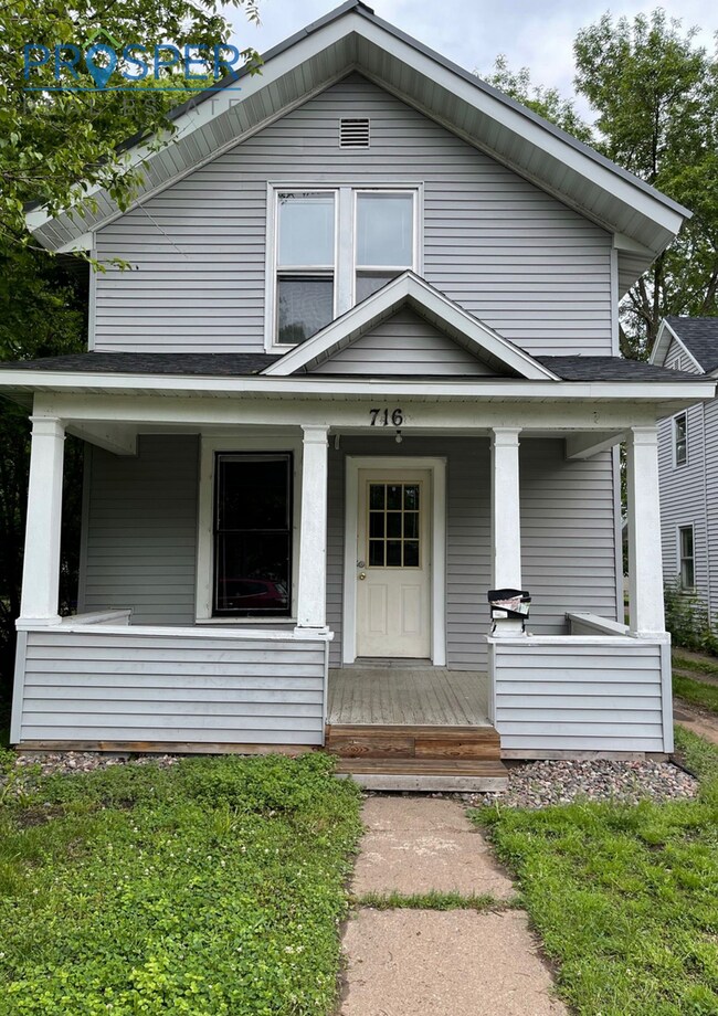 Building Photo - 716 Niagara St