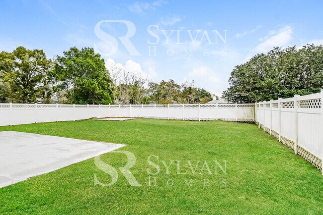 Building Photo - Experience the Lifestyle awaiting you!