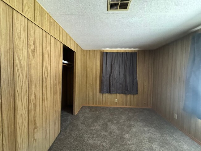 Building Photo - 2BRE 2BA close to Hwy 95, Shopping, Parks, Colorado River