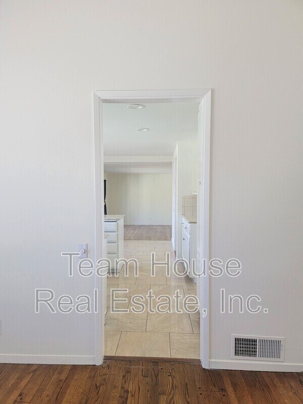 Building Photo - 23423 Vía Boscana