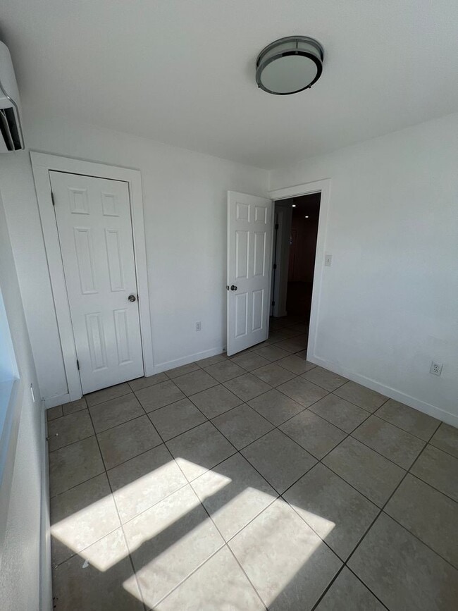 Building Photo - Charming 3-Bed / 2-Bath Renovated Rental in Washington Shores – Prime Orlando Location!