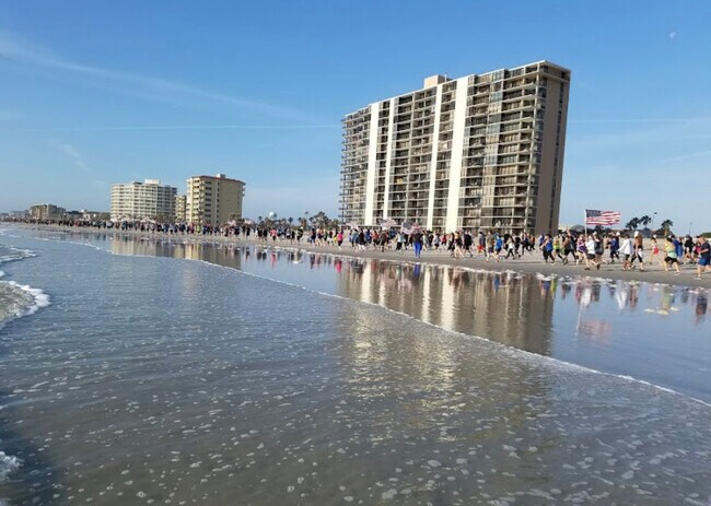 Building Photo - 1301 1st St S