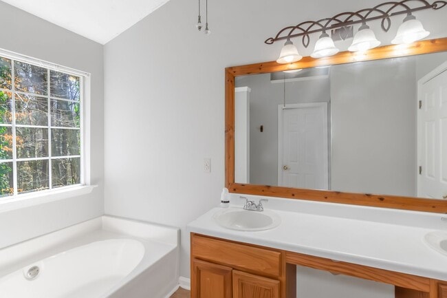 Building Photo - 3309 Touchwood Ct SW