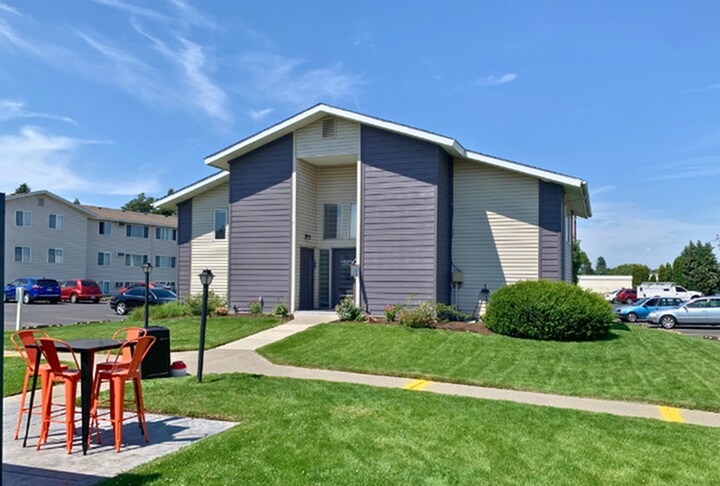 Leasing Office - Adams Square