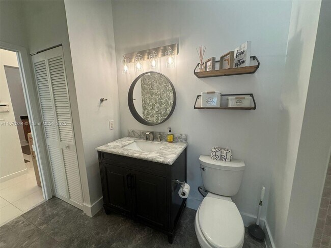 Building Photo - 600 NE 36th St