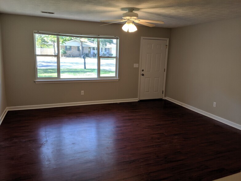 Living room - 1822 A, Lela Lane