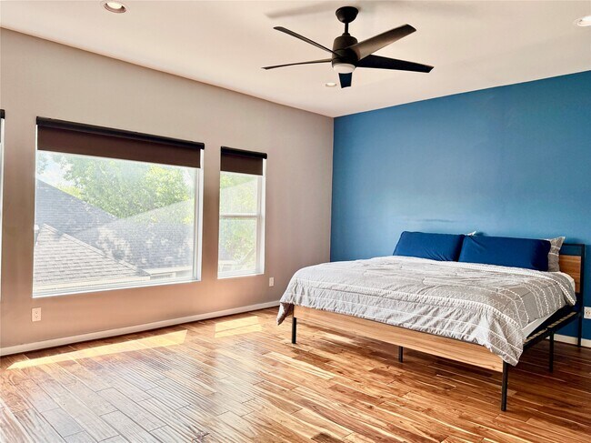 Building Photo - 608 W Drew St