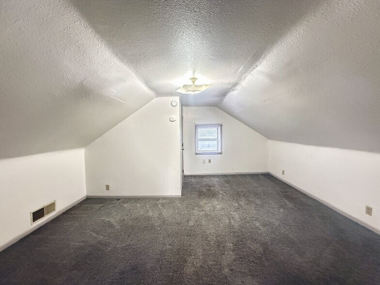 Building Photo - 719 Caroline St