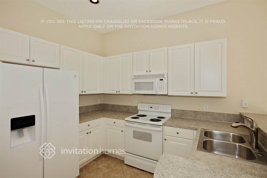 Building Photo - 859 SW 155th Ct