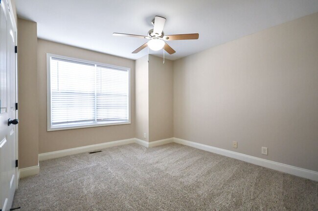 Building Photo - Pet Friendly Three Bedroom!