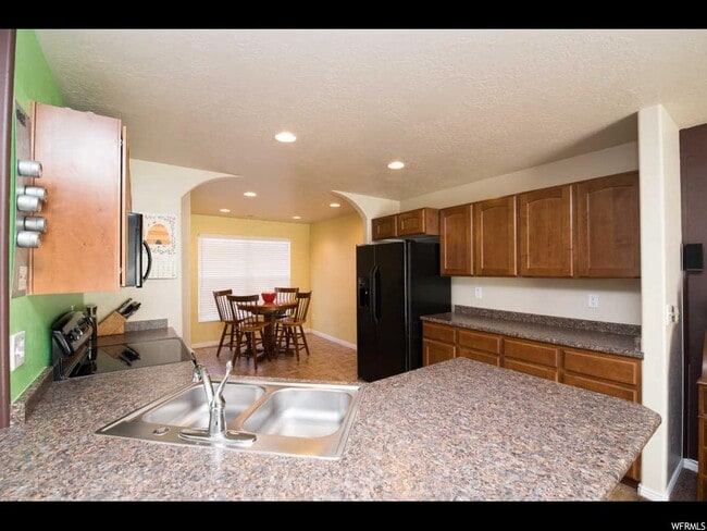 Building Photo - 183 Carrick Dr