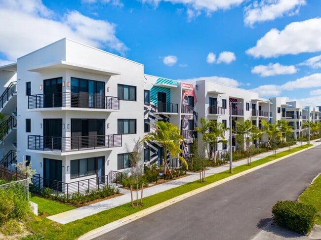 Building Photo - 1301 Alpha St