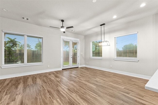 Building Photo - 2511 Des Chaumes St