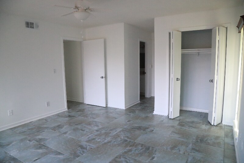 Building Photo - 50 Club House Dr