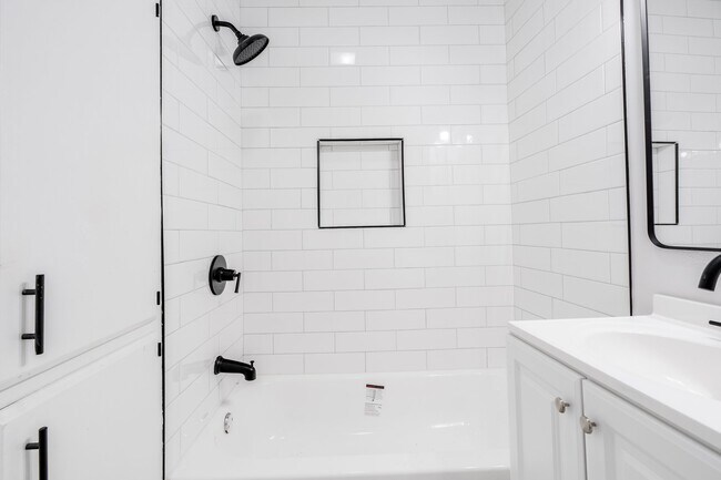 Building Photo - 1528 N Beard Ave