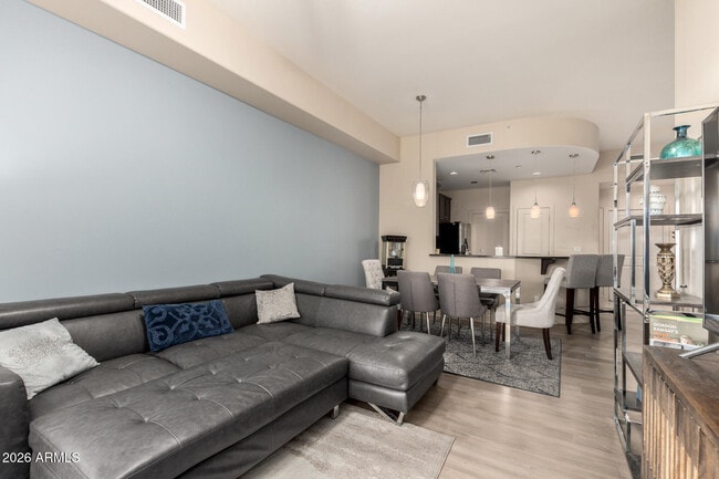 Building Photo - 945 E Playa Del Norte Dr