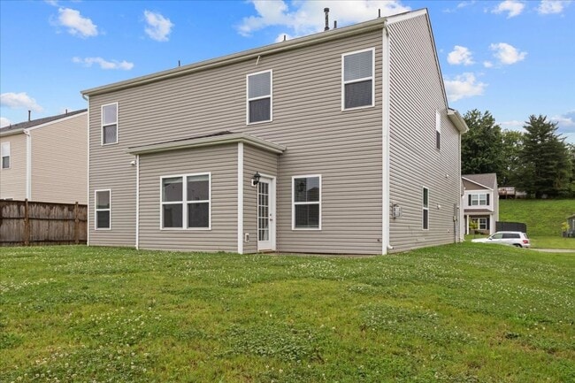 Building Photo - Modern 5 bedroom Home