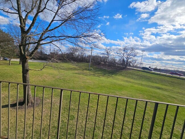 Building Photo - 1018 Castilian Ct