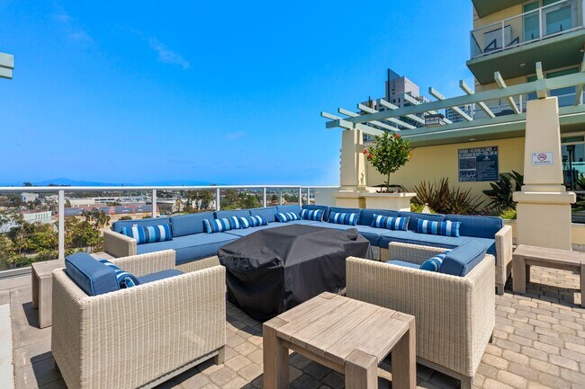 Building Photo - Super Spacious Cortez Hill 2-Bedroom at Discovery! Small Pet Ok!