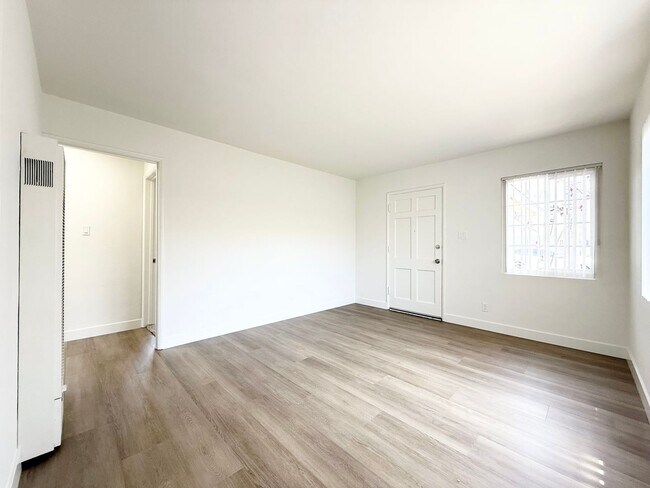 Building Photo - Remodeled Duplex in South O!