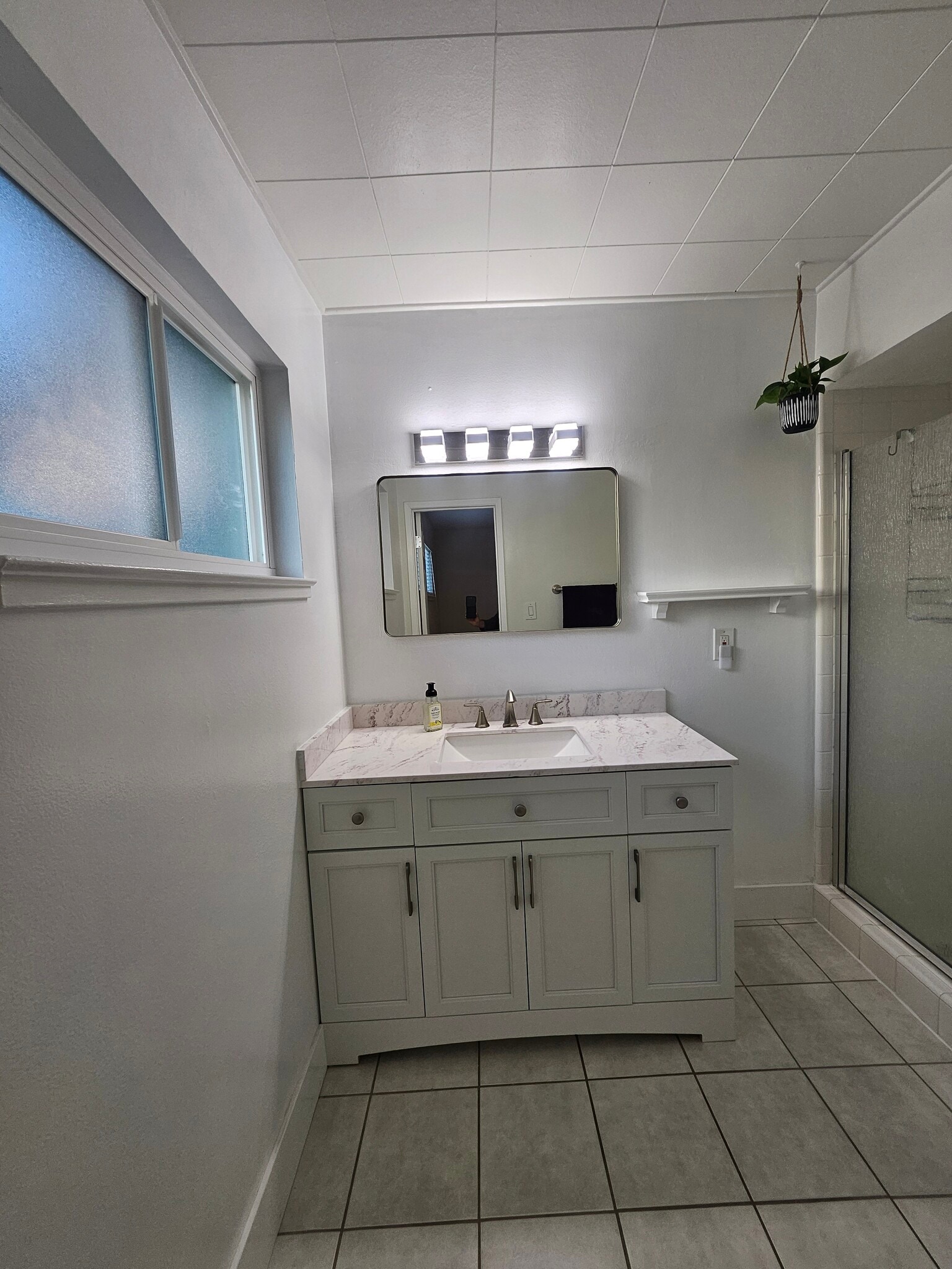 Master bathroom - 686 Coakley Dr