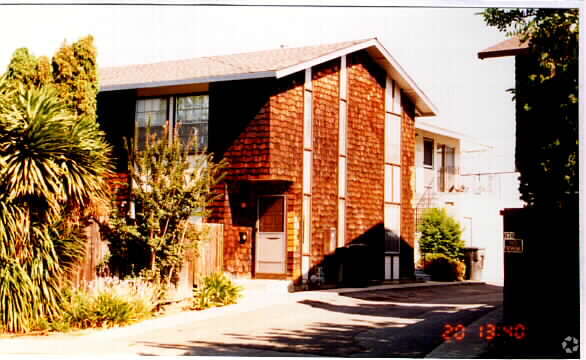 Building Photo - 666 Reseda Dr