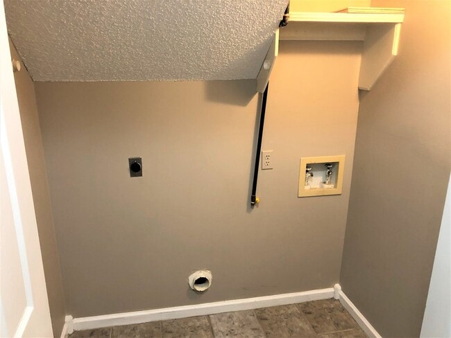 Building Photo - For Rent – 1203 Golfcourse Drive, Jonesboro, AR 72404