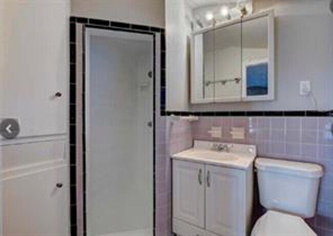 Building Photo - 909 Duncan Ln