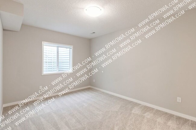 Building Photo - PRAIRIE TRAIL!! 4 Bed, 3 bath Home in Ankeny