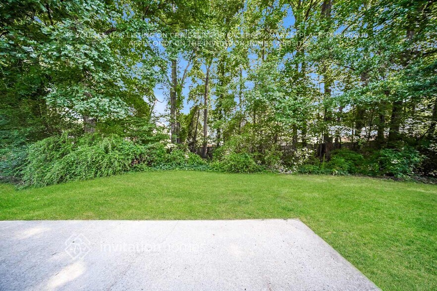 Building Photo - 905 Castlerock Way