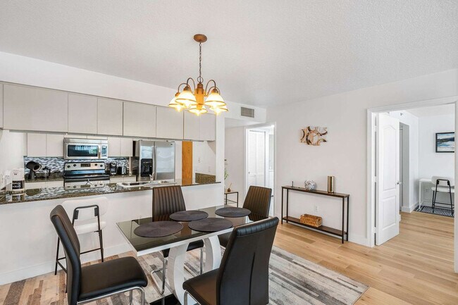 Building Photo - 1 SE 12th St