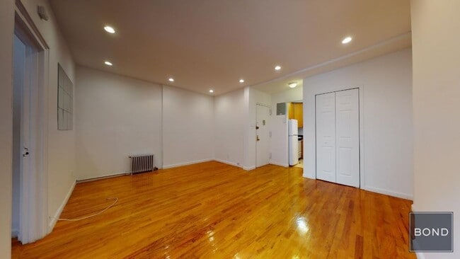 Building Photo - 96 Third Avenue