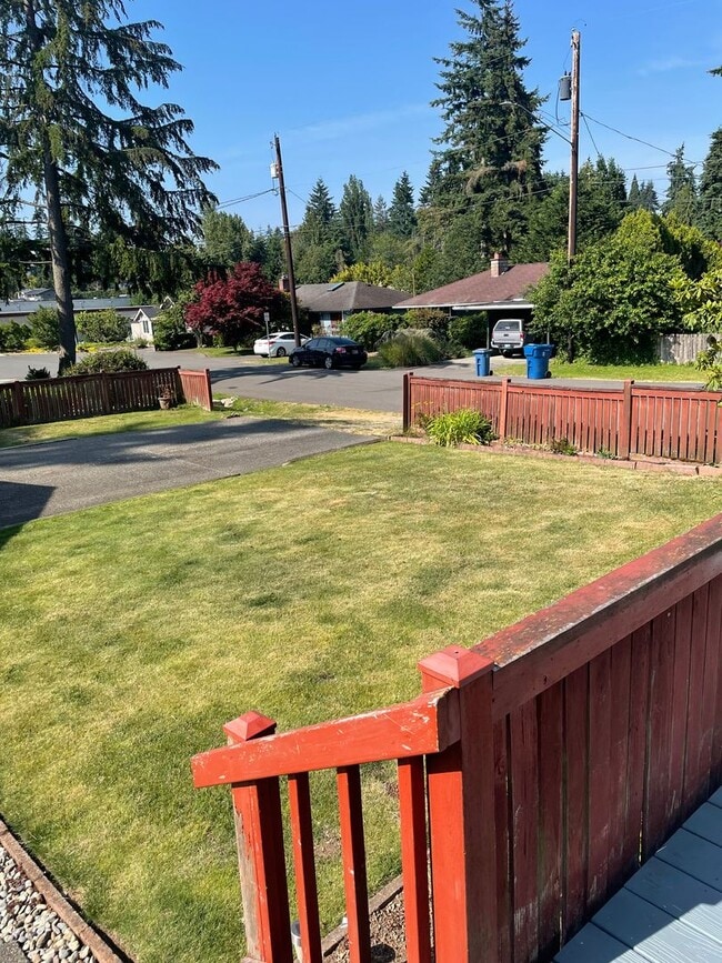 Building Photo - 2 BR/1.75 BA home in Edmonds