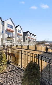 Building Photo - 2 Bed/2.5 Bath Townhome with Garage / Pet-Friendly / Available Now!