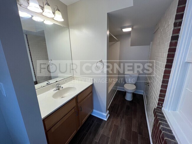 Building Photo - Charming 2 Bedroom 2 Bath in Historic Building