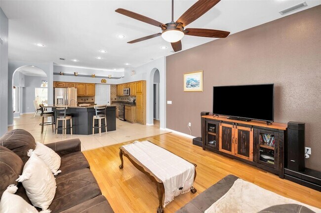 Building Photo - 1516 E Lake Woodlands Pkwy