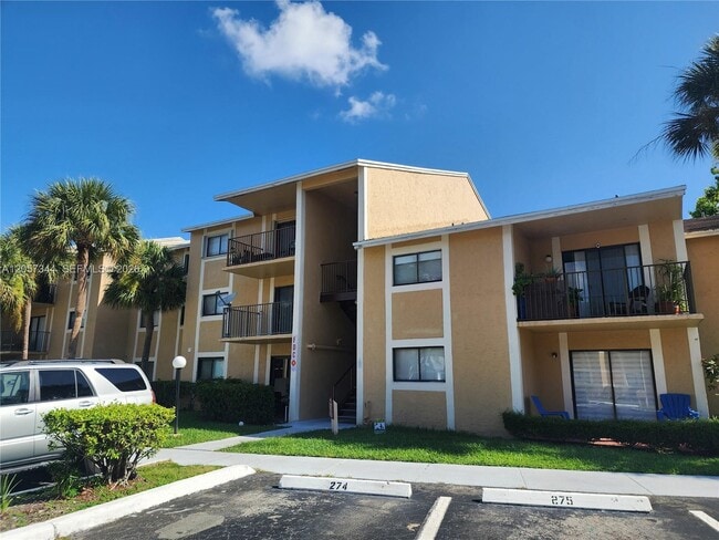 Building Photo - 9491 Palm Cir S
