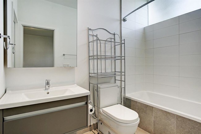 Building Photo - 1816 Arbor St