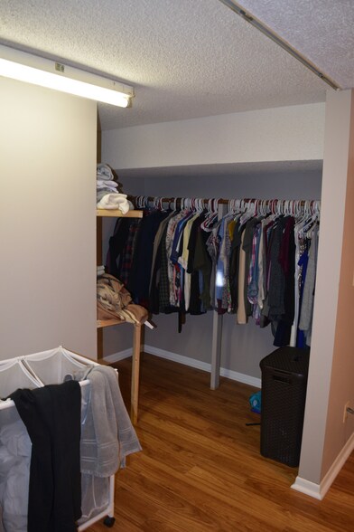 Walk in closet - 1588 Case Ave