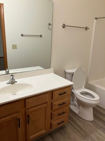 Building Photo - 1023 Laurel Tree Ct