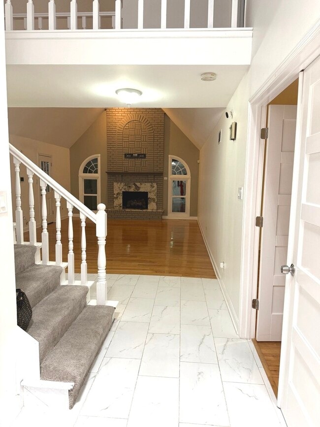 Building Photo - 17312 Valley View Dr