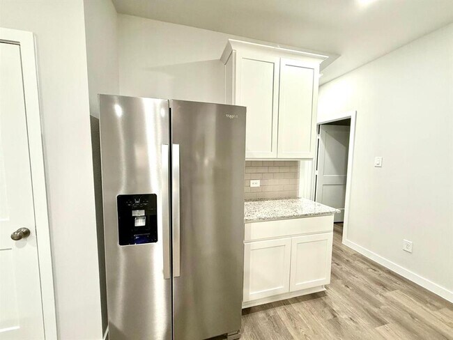 Building Photo - 7898 Alset Dr