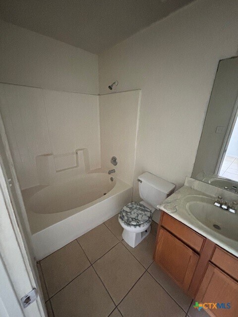 Building Photo - 3001 Cantabrian Dr