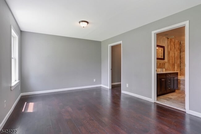 Building Photo - 85 Hollywood Ave